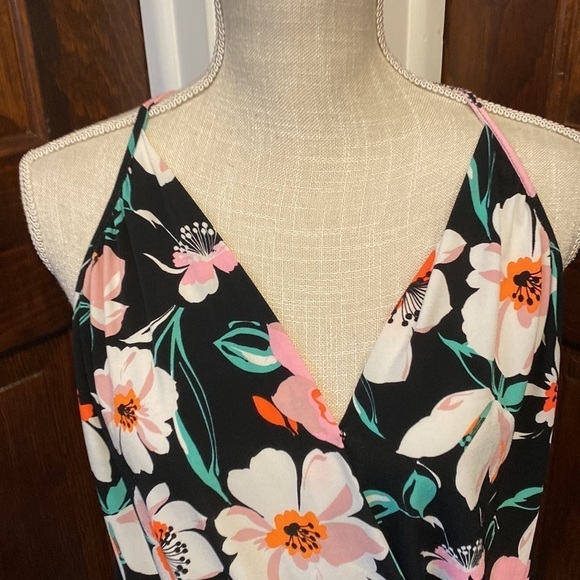 Express spaghetti strap floral crossover blouse - Picture 2 of 8